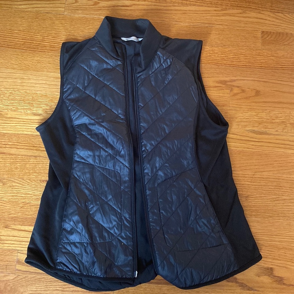 Greg Norman brand women’s black golf vest